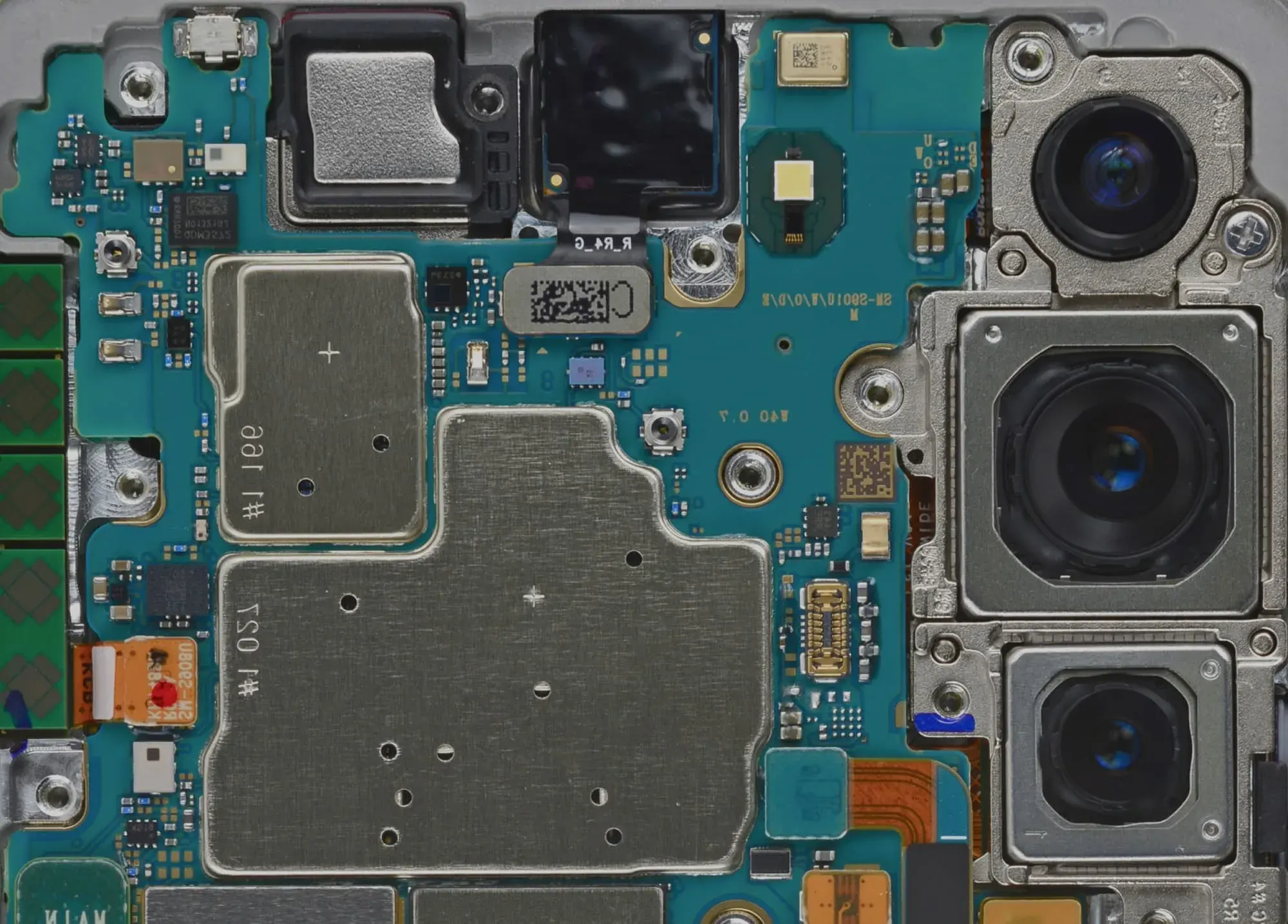 Samsung S22 Internals